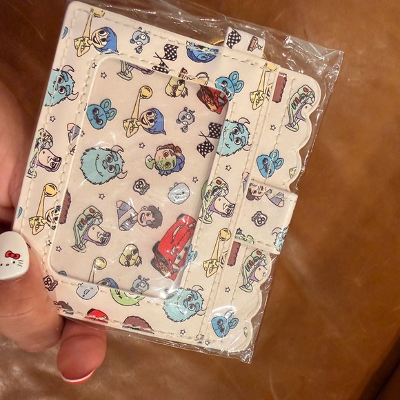 Disney Pixar Wallet with Keyring - Picture 2 of 2